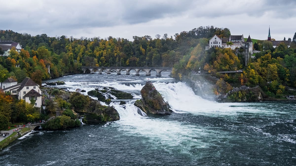 The Rhine Falls in autumn with the middle rock and Schloss Laufen above the falls