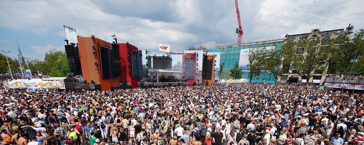 Crowd in front of a stage at the Street Parade by Lake Zurich in 2023