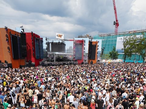 Crowd in front of a stage at the Street Parade by Lake Zurich in 2023